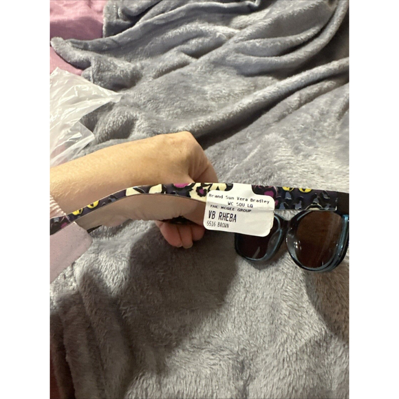 Vera Bradley Floral Sunglasses/ Case 100% UV Protection MSRP $199.95 NWT - Picture 3 of 10